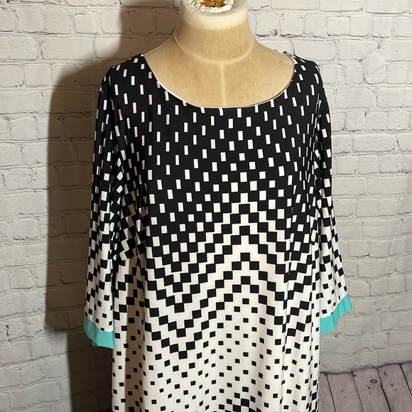 Signature Camryn Dress Plus Size 22W - Picture 5 of 8